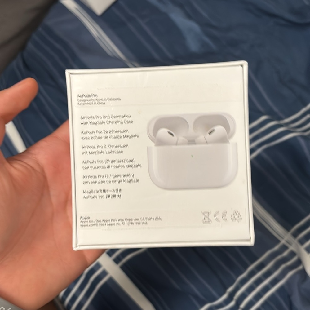 AirPods Pro 2 - Picture 2 of 3